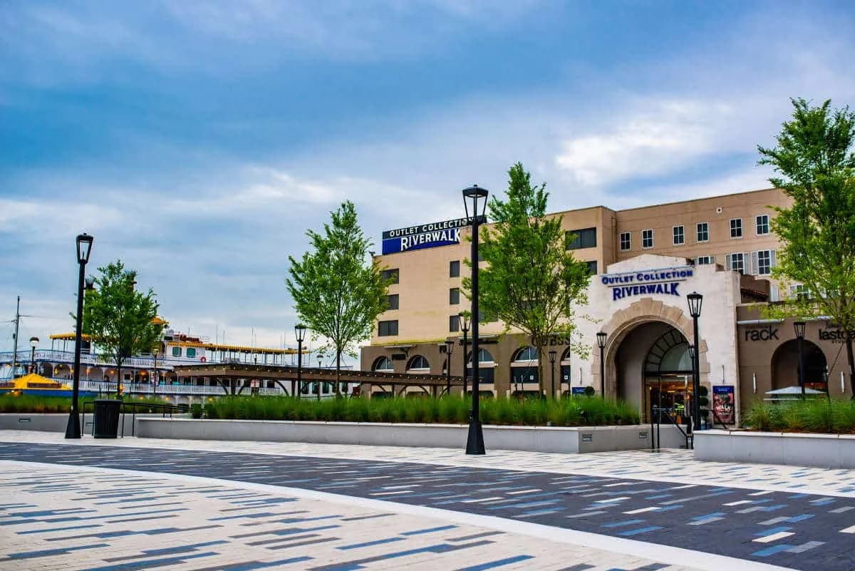 Riverwalk Outlets